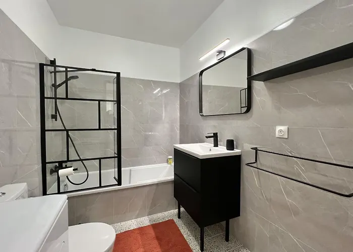 With Pool Near The Sea * Juan-les-Pins